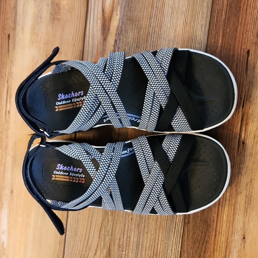Skechers sandals size 6
